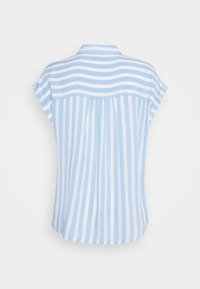 Blauw-witte gestreepte kortemouwshirt met een button-down kraag, geplooide achterkant en een afgeronde zoom. Gemaakt van lichte stof.