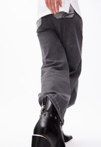 LOLA CASADEMUNT - Botki kowbojki i motocyklowe