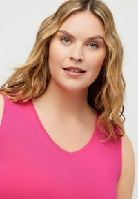 Ulla Popken ÄRMELLOS - Top - pink