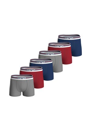 Herrboxershorts i grått, rött och marinblått, med en mjuk midjeresår med texten "PATRIOTS" och en randig detalj i rött, vitt och blått.