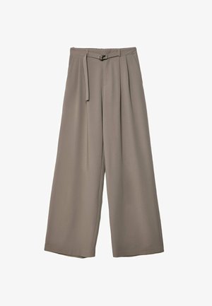 Pantaloni a gamba larga in un morbido tessuto grigio tenue, con vita con cintura e pieghe per un tocco di design aggiuntivo. Texture liscia, senza motivi.