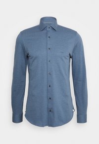 Heren overhemd met lange mouwen, doorknoop in heather blauw met een puntige kraag en zwarte knopen aan de voorkant.