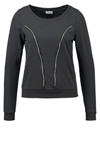 Svart sweatshirt i mjukt tyg med rund hals, långa ärmar och två dekorativa silverdragkedjor på framsidan.