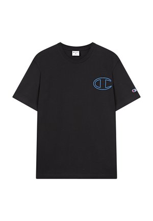 Zwart katoenen T-shirt met korte mouwen, ronde hals en een blauw Champion-logo geborduurd op de linkerborst en mouw.