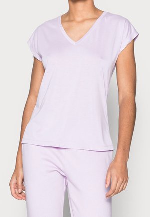 Helllila Kurzarm-V-Ausschnitt-Oberteil aus weichem Stoff, mit lockerem Schnitt und glatter Textur, in einem einfachen und klaren Design.