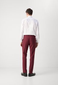HUGO ARTI HESTEN SET - Prsluk za odijelo - dark pink