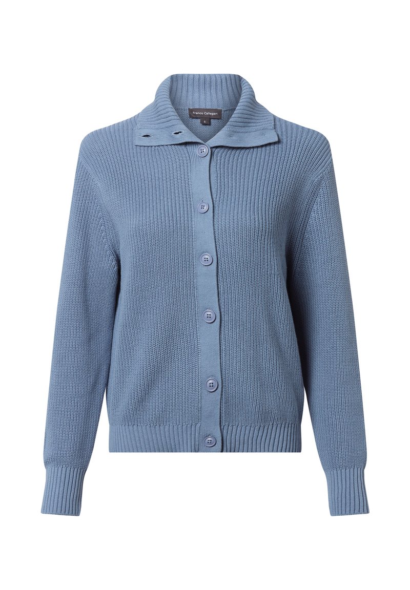 Lichtblauwe gebreide cardigan met een geribbelde textuur, een brede kraag en zes knopen aan de voorkant. Heeft lange mouwen en een aansluitende zoom.