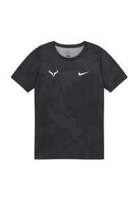 Sort kortærmet trænings-T-shirt med en struktureret mønster, der har en hvid Nike-logo og et stiliseret emblem på øverste venstre side.