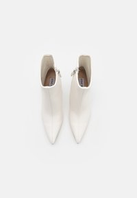 Steve Madden IYANNA - Magassarkú bokacsizmák - coconut milk