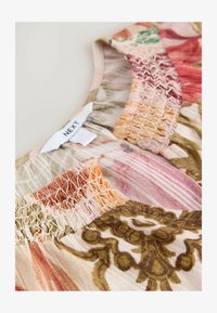 Niewybrane, pink palm print