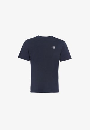 Maglietta a maniche corte blu navy con piccolo logo bianco a cerchi intrecciati sul petto sinistro su sfondo bianco.