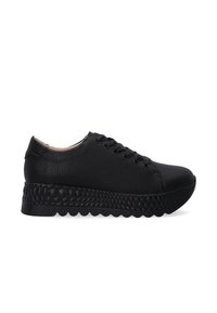 Schwarze Leder-Sneaker mit strukturiertem Obermaterial, runder Zehenpartie, Schnürverschluss und einer massiven, strukturierten Laufsohle. Robustes und leichtes Design.
