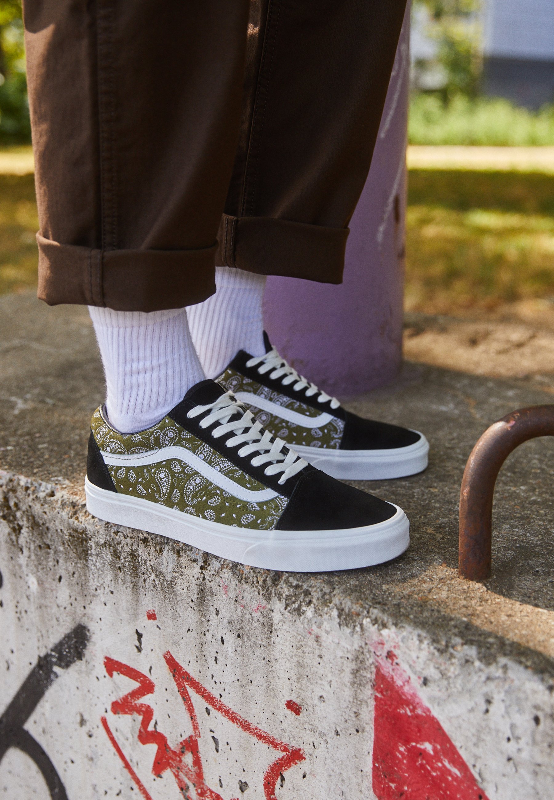 Vans OLD SKOOL UNISEX - Sneakers laag - black/olive/zwart - Zalando.be
