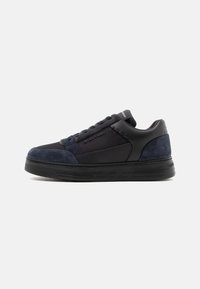 Sélectionné, black/navy
