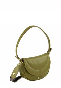 Olijfgroene leren crossbody tas met een gebogen klep sluiting, verstelbare schouderband en gouden hardware. Gelaagd afwerking met subtiele branding.