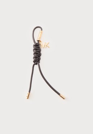 Bracelet de poignet en cuir tressé noir avec extrémités en métal doré, fermoir cylindrique doré et breloque dorée "MK" sur fond clair.