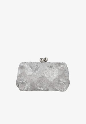 Bolso de mano plateado con relieve floral y cierre metálico redondo en la parte superior, forma rectangular con bordes ligeramente redondeados.
