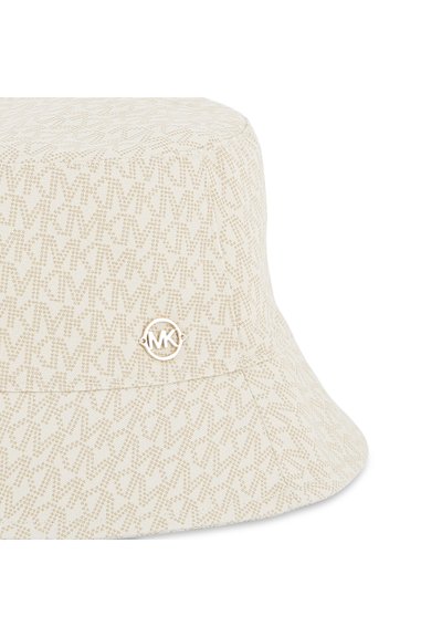 Μπεζ καπέλο τύπου κάβουρα με υφή από διαπλεκόμενα γράμματα. Διαθέτει ασημένιο λογότυπο στο πλάι. Κατασκευασμένο από υφασμένο ύφασμα.