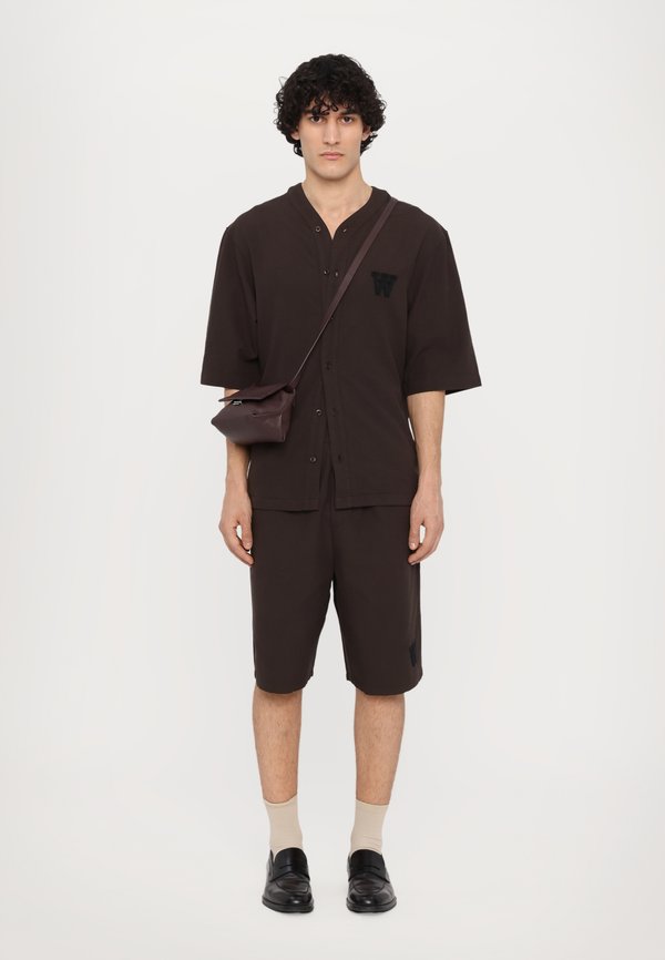 ROB WAFFLE - Shorts - licorice4