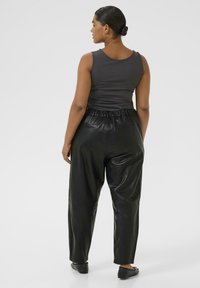 Kaffe Curve TERA - Pantalon en cuir - black deep