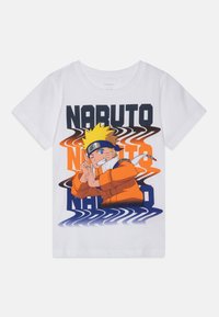 Hvit bomulls T-skjorte med et fargerikt grafisk motiv av en karakter med blonde hår og en oransje antrekk. Teksten "NARUTO" står med fete bokstaver.