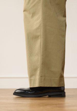 Manfield, Zakelijke veterschoenen - schwarz