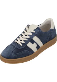 Navyblaue Wildledersneaker mit weißen Lederakzenten und zwei Streifen. Mit Schnürdesign und einer Gummisohle in Hellbraun.