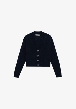 Cárdigan corto azul marino hecho de tejido de punto texturizado. Presenta un escote en V profundo y cinco botones oscuros en el frente. Incluye mangas largas.