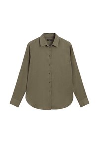 Chemise à manches longues vert olive en tissu doux, avec un col pointu, une fermeture à boutons sur le devant et un ourlet arrondi. Les boutons sont marron foncé.