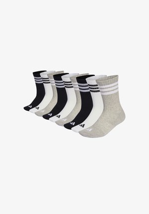 Neun Paar Sportsocken in Schwarz, Weiß und Grau, jeweils mit zwei horizontalen Streifen nahe dem oberen Rand und einem Logo im Zehenbereich.