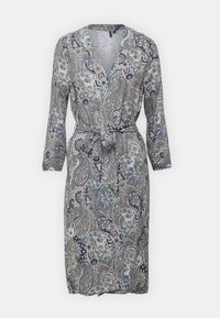 Sukienka z długim rękawem w zielony wzór paisley, z głębokim dekoltem w serek, wiązaną w talii i kwiatowymi akcentami w kolorach niebieskim, białym i beżowym. Lekka tkanina.