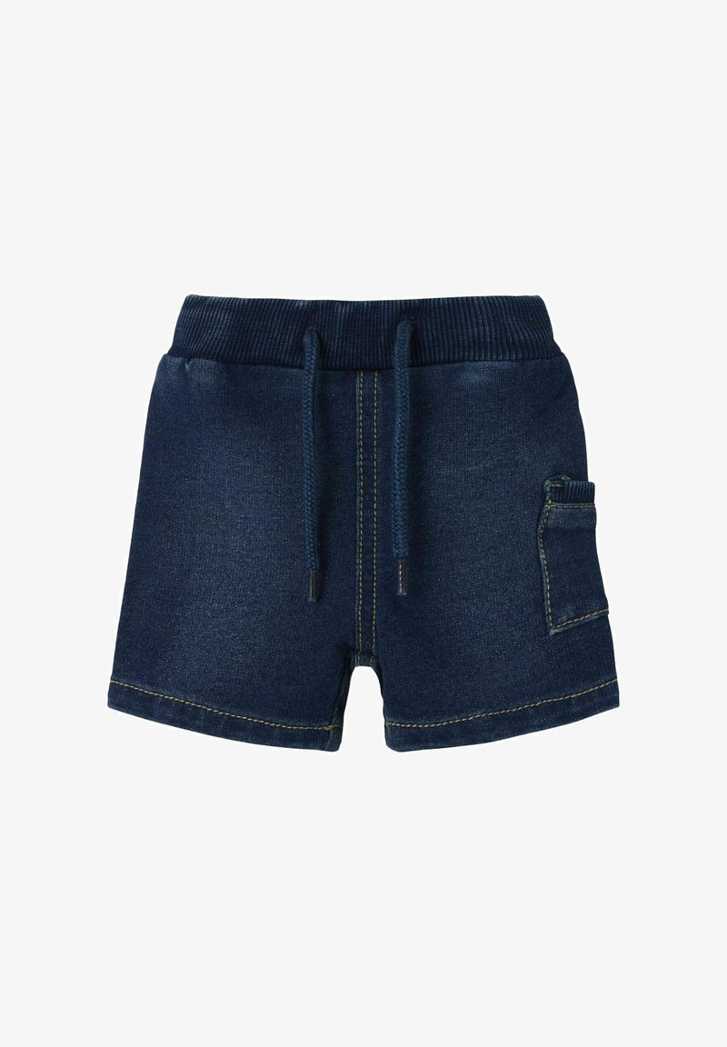 Farkkushortit, joissa on tummansininen pesu, joustava vyötärö, kiristysnauha, sivutasku ja kontrastiväriset ompeluyksityiskohdat.