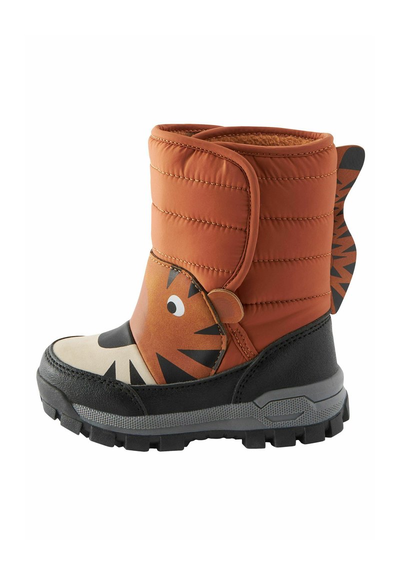Stivale invernale per bambini con tomaia arancione imbottita, suola in gomma nera, design con faccia di tigre e dettagli laterali testurizzati.