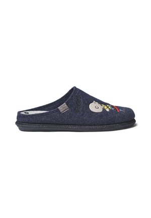 Chausson bleu foncé à enfiler avec broderie du personnage Snoopy et étiquette texte sur le côté, semelle souple et dos ouvert pour un enfilage facile.