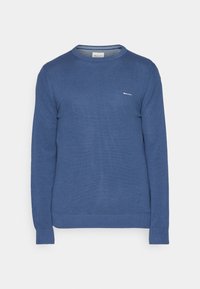 Pull ras du cou bleu texturé à manches longues avec petit logo blanc "GANT" sur le haut gauche de la poitrine.