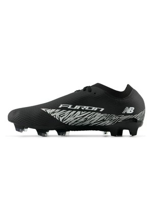 Zwarte voetbalschoenen met een textuuroppervlak, met dynamische witte "FURON" branding en een zigzagpatroon. Doorzichtige noppen op de zool voor grip.