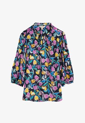 Sötét szövetből készült virágmintás blúz lila, sárga és zöld mintákkal. Puffos ujjak és fodros dekoltázs jellemzi. Könnyű anyag.