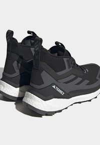 adidas Terrex TERREX FREE HIKER 2 GTX W - Pantofi drumeție - core black/grey six/ftwr white