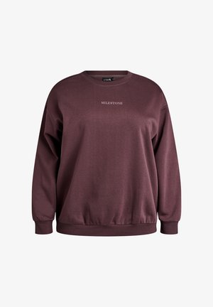 Bordo spalvos džemperis iš minkštos medžiagos, suapvalintu kaklu, nuleistais pečiais, rištu rankogaliu ir mažu užrašu „MILESTONE“.