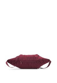 Bordeauxfarbige Gürteltasche mit einer glatten, gepolsterten Oberfläche. Verfügt über eine Reißverschlusstasche und einen verstellbaren Gurt auf einer Seite für ein einfaches Tragen.