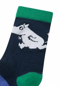 Granatowe skarpetki z zielonym ściągaczem i jasnoniebieskim palcem. Zawierają biały rysunek postaci z kreskówki przedstawiający biegającego stwora.