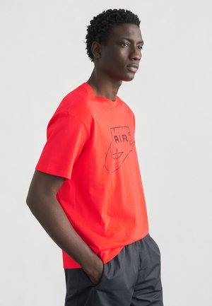 TEE - Μπλουζάκι με στάμπα - crimson