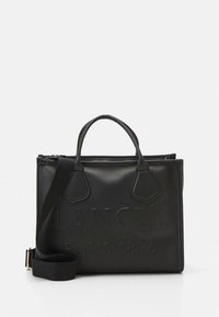 Musta nahkainen käsilaukku, jossa on kaksinkertaiset kahvat, irrotettava olkahihna ja etupaneelissa kohokuvioitu teksti "LANCEL PARIS 1876".