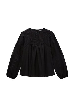 Blouse noire à manches longues avec un col rond, présentant des panneaux en maille texturée et un devant froncé. Détail de fermeture en clé à l'arrière.