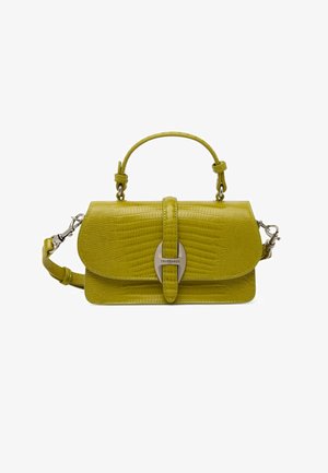 Bolso de cuero texturizado verde oliva con asa superior, correa ajustable para el hombro y cierre ovalado de tono plateado grabado con "Trussardi".