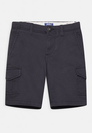 Shorts cargo di un blu scuro realizzati in cotone resistente, con due tasche laterali, chiusura a bottone e cuciture decorative lungo le cuciture.