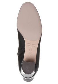 Černá kožená bota od Vero Cuoio, s oblým špičkou, nízkým podpatkem, hladkou texturou, se zipem na boku a velikostí 37.