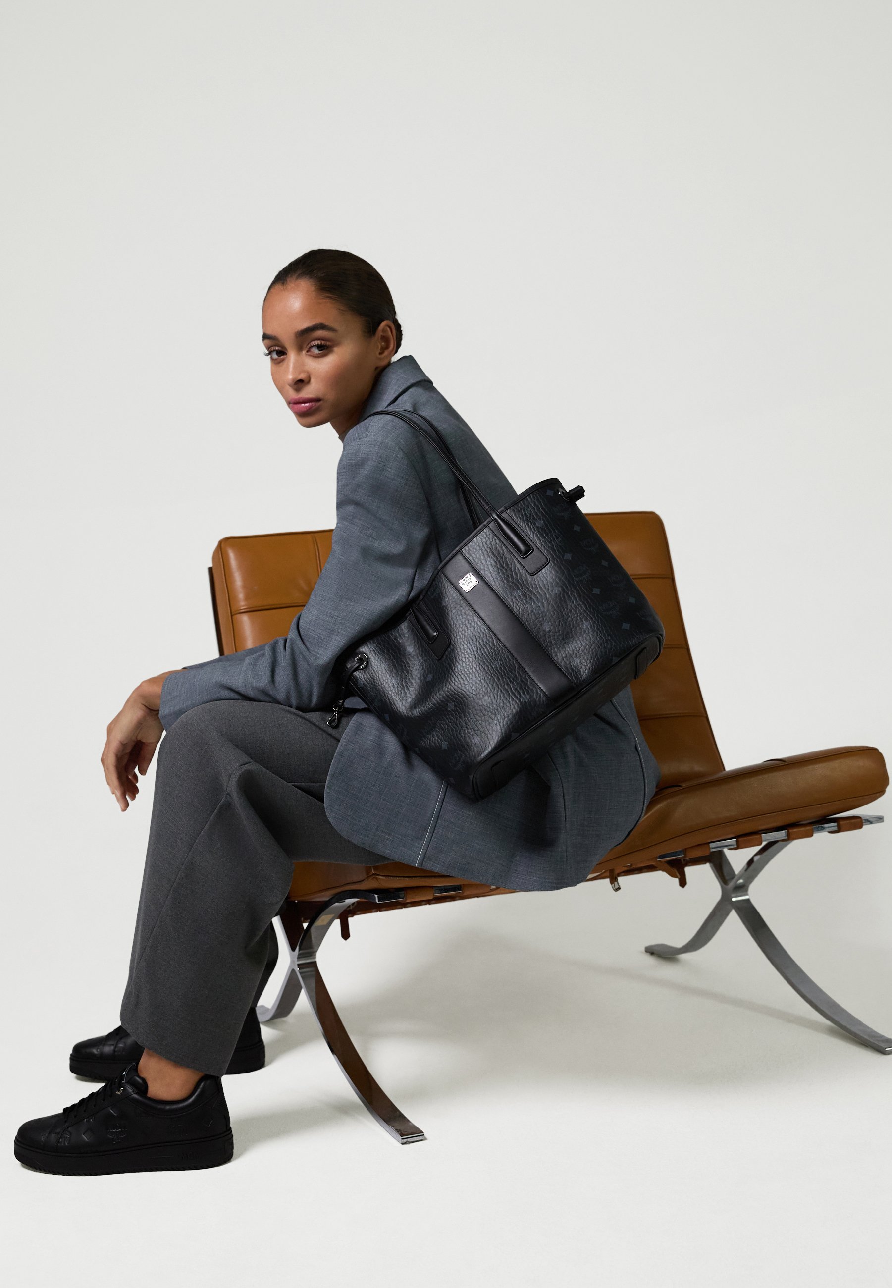 MCM ブラックレザー ハンドバッグ MCM LIZ - Handbag - black - Zalando