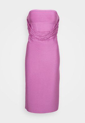 Εφαρμοστό strapless φόρεμα σε φωτεινό ροζ με υφαντό, gathered μπούστο και λείο, κομψό φούστα. Ευθεία σιλουέτα, μήκους ως το γόνατο.