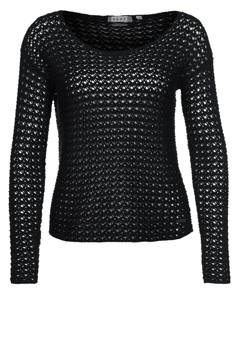 Maglione lungo nero a maniche lunghe realizzato in tessuto a maglia aperta, con ampio scollo a barchetta e un motivo testurizzato. Etichetta logo discreta in fondo.